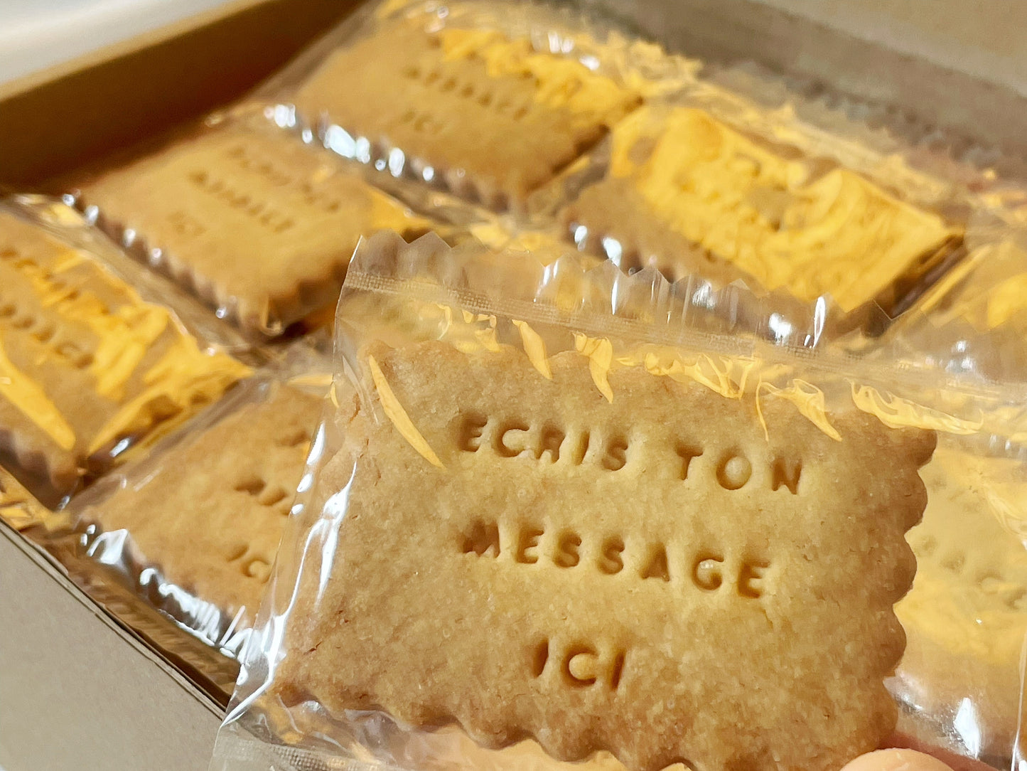 Box 100 biscuits
